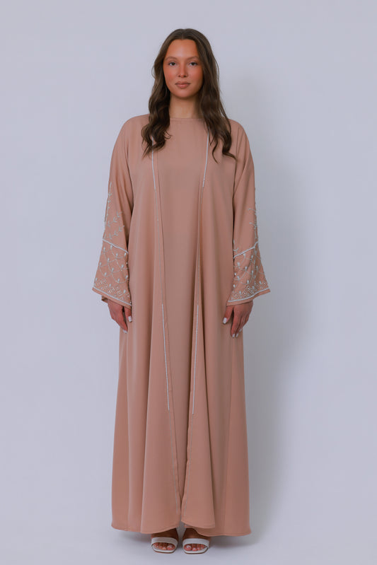 Nude beige open abaya voor dames, full length met parelrand en verfijnd borduurwerk, elegante modest fashion