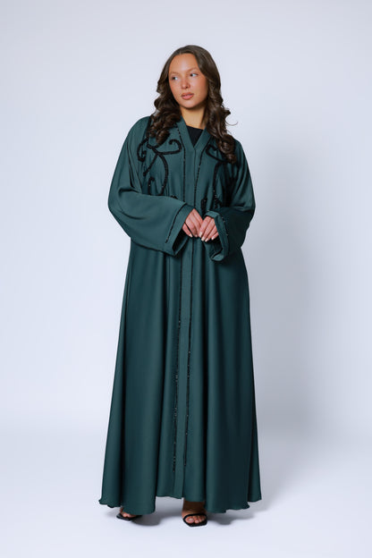 Voorkant van donkergroene abaya met sierlijke steendetails