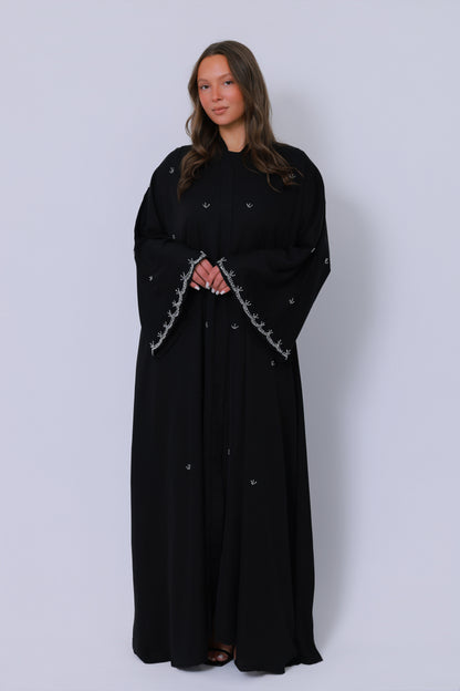 Zwarte open abaya voor dames, full length met subtiel zilverkleurig borduurwerk, elegante modest fashion